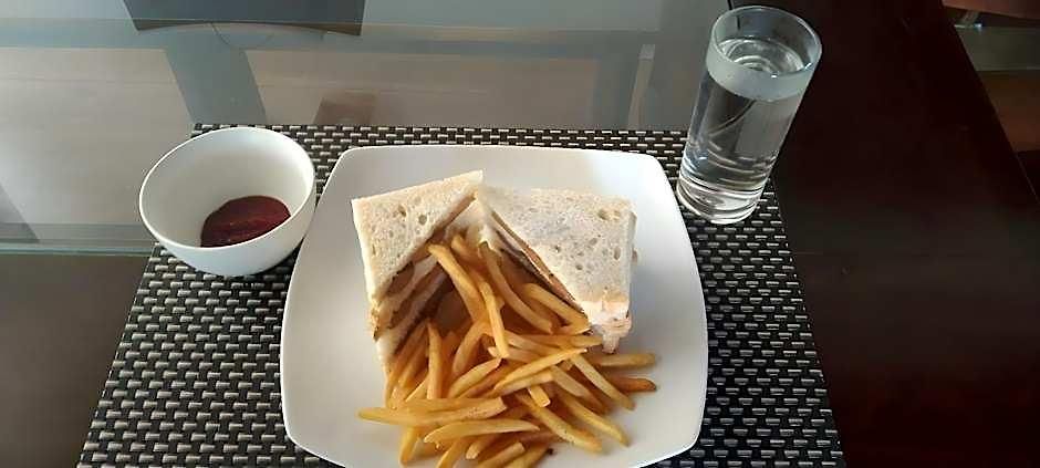 Thalagala Oya & Restaurant Hotel