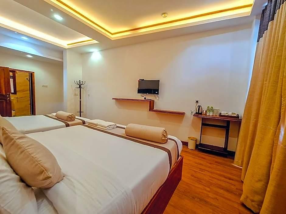 Rich Hotel