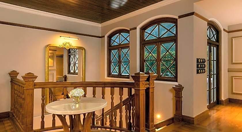 The Bellwood Manor