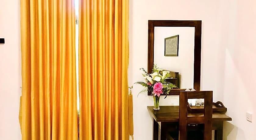 Hotel Queensland 3*