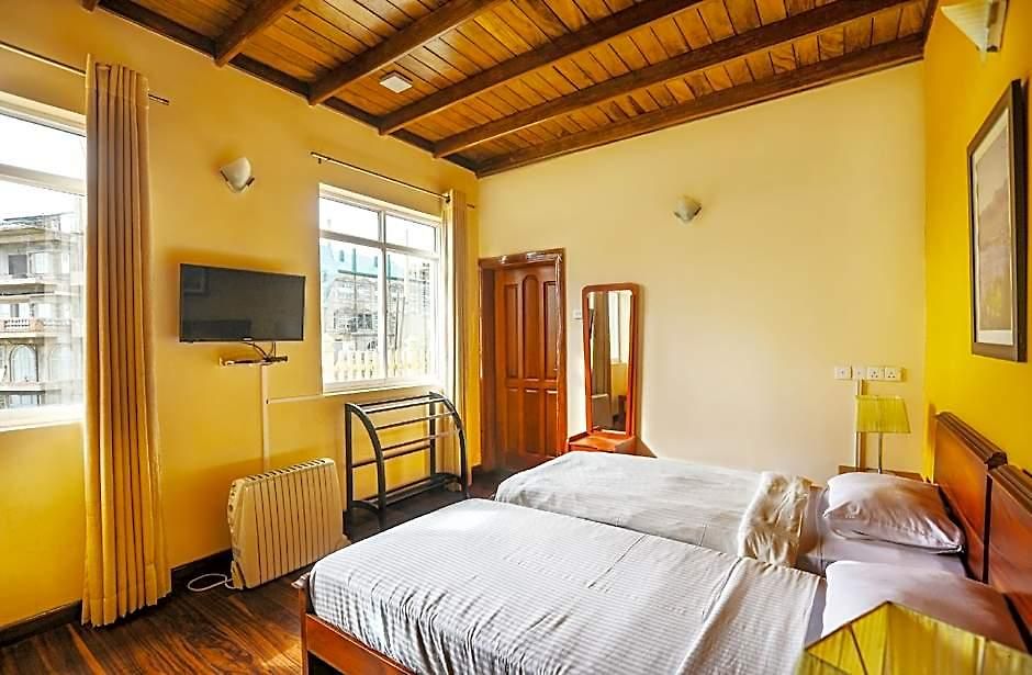 Acacia Hotel