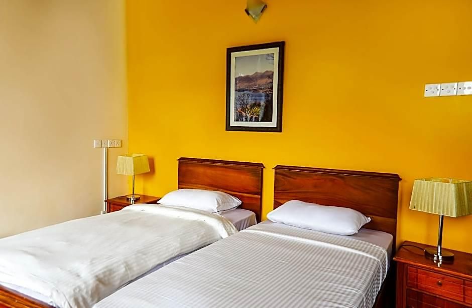 Acacia Hotel