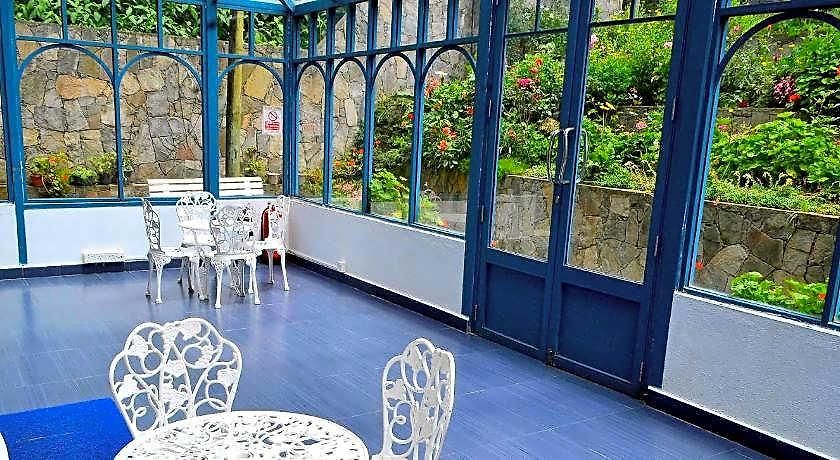 Daffodils Hotel