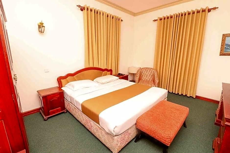 Alpine Hotel
