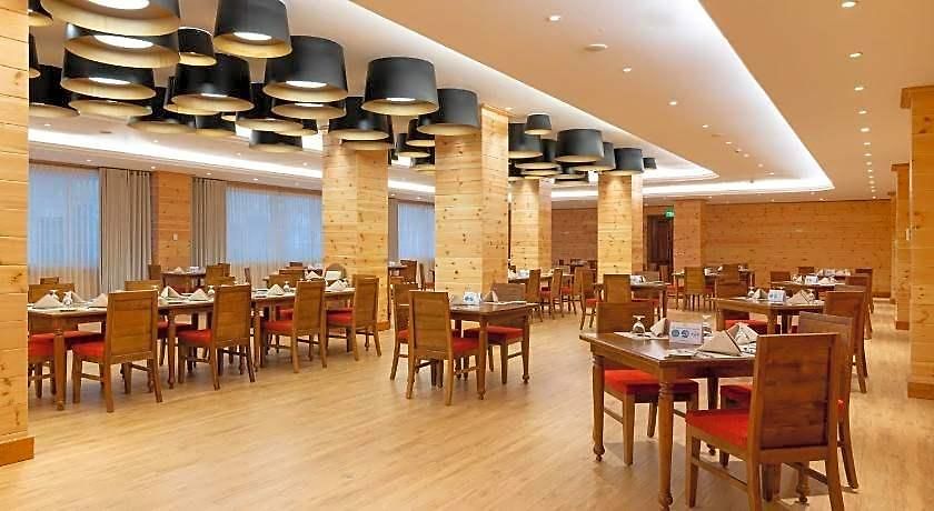 Hotel Araliya Red - 4*