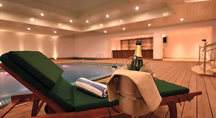 Araliya Red -