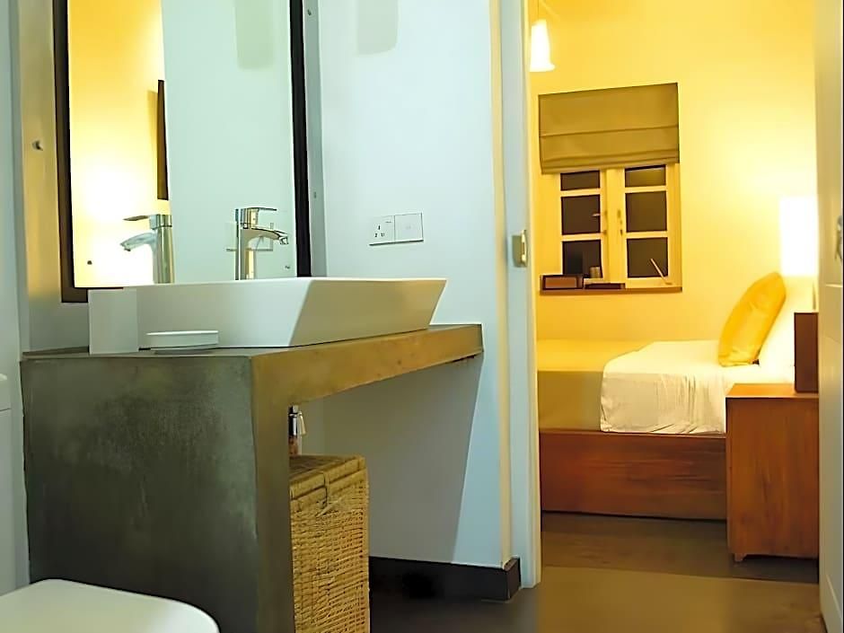 26. Loversleap Bed & Breakfast