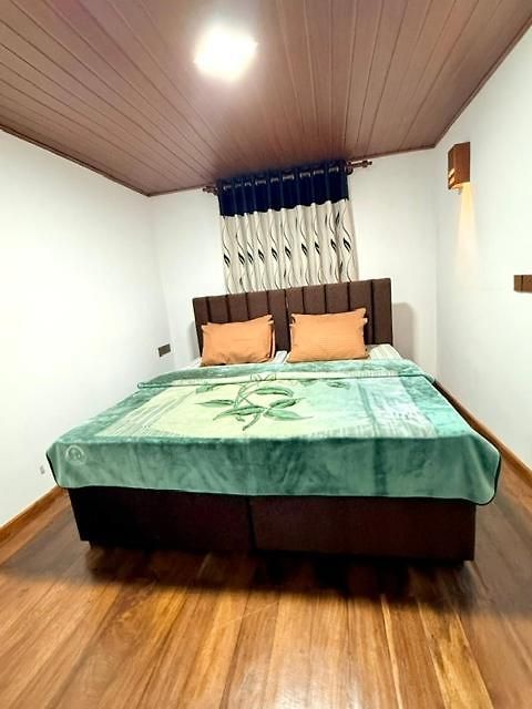 Hostel Leopard's &