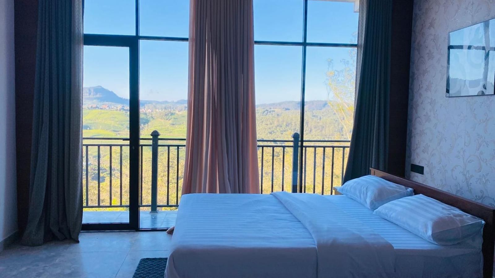 Falcon View Hotel 3*