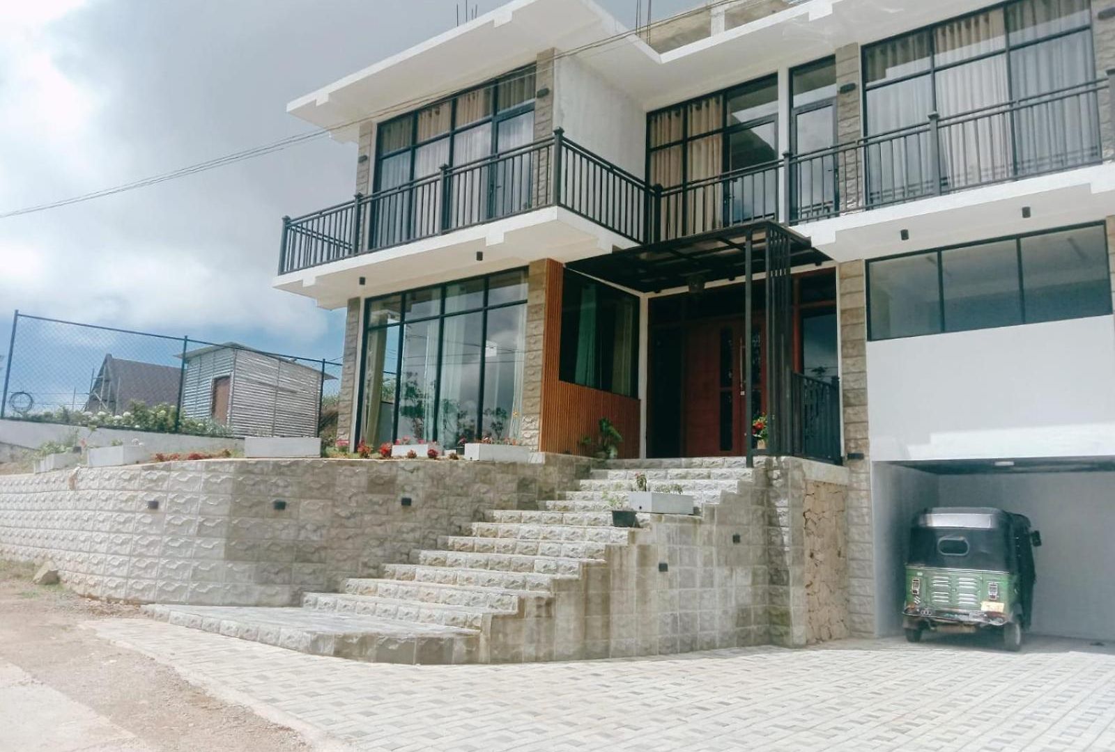 Falcon View Hotel 3*