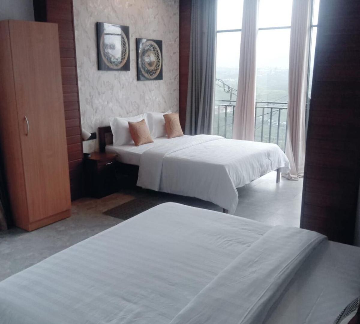 Hotel Falcon View