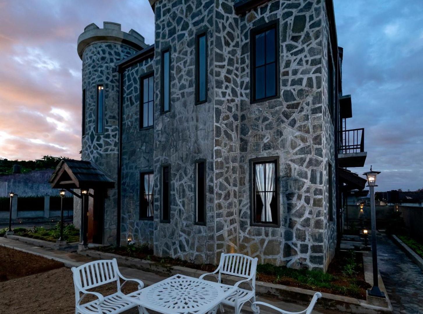 Mahaeliya Rock Castle - Luxury Nuwara Eliya