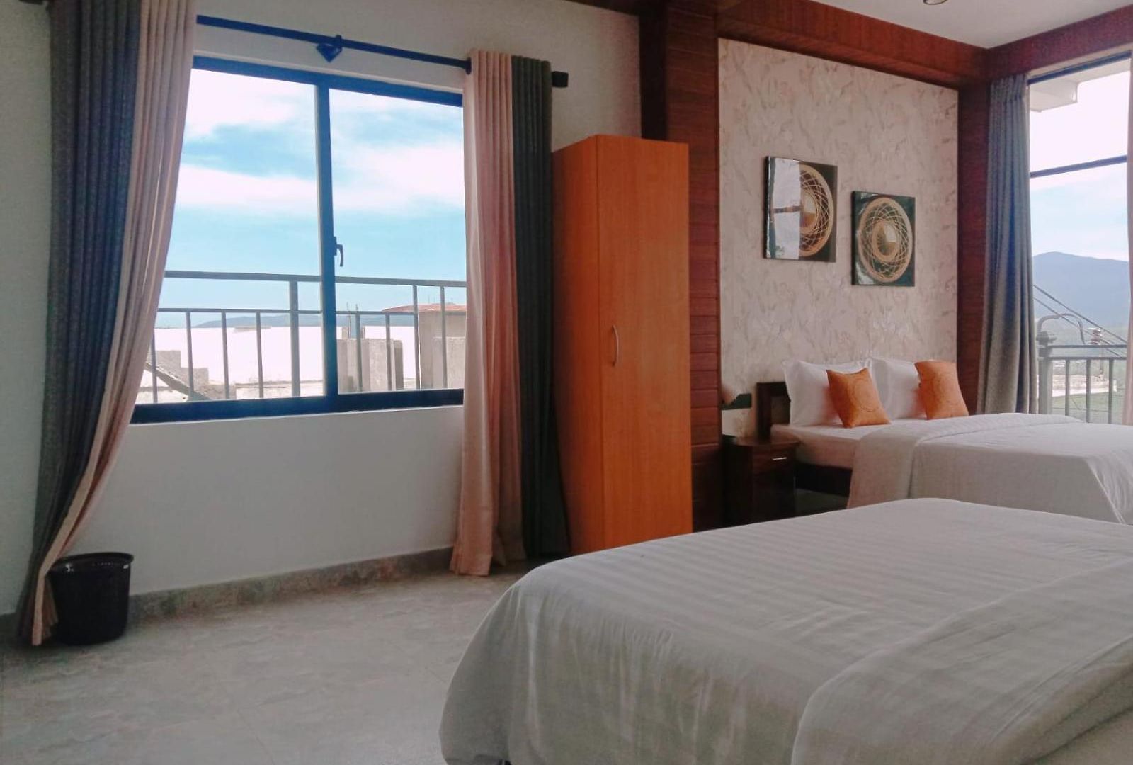 Hotel Falcon View