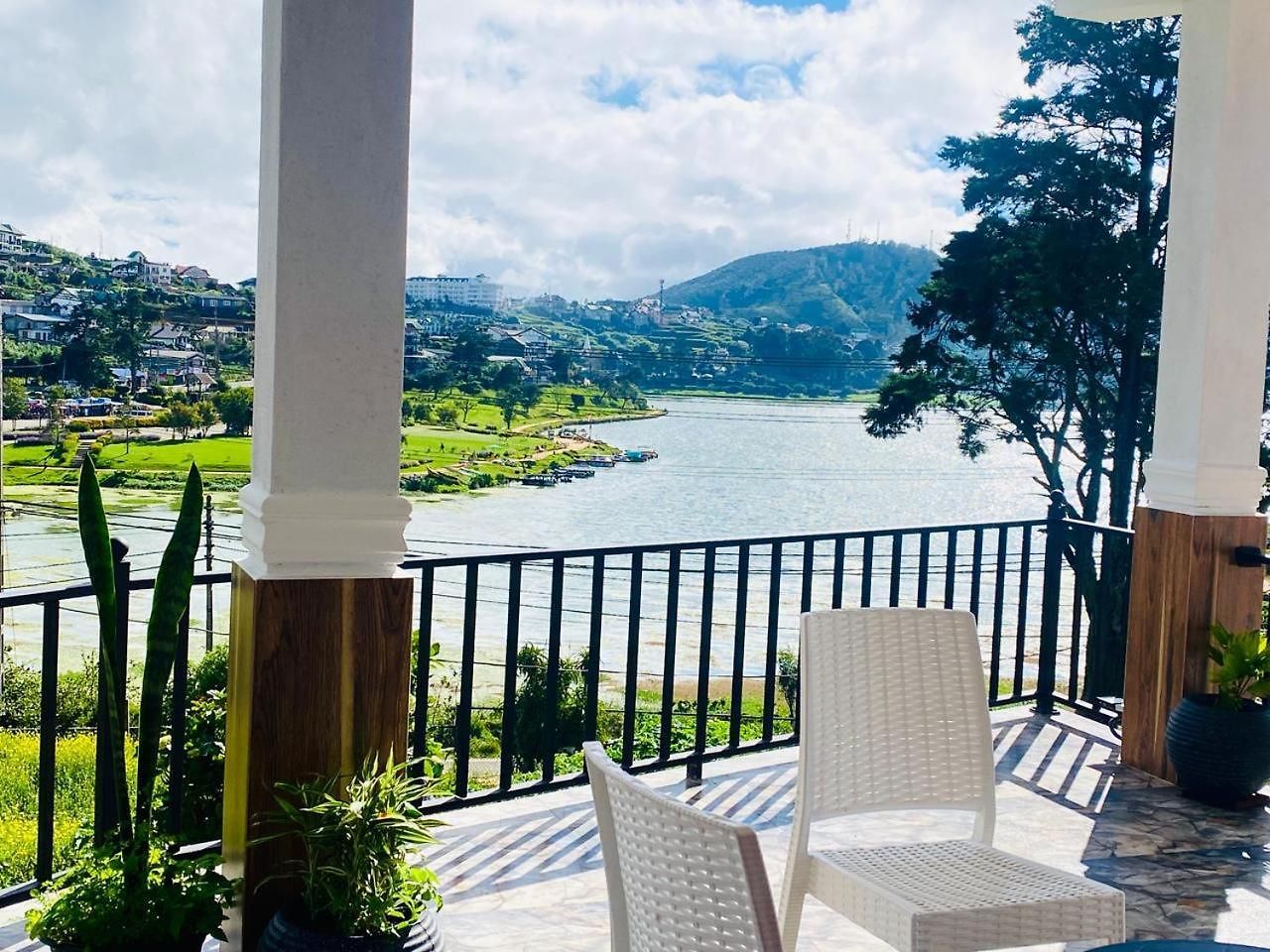 Amandhi Aura Nuwara Eliya