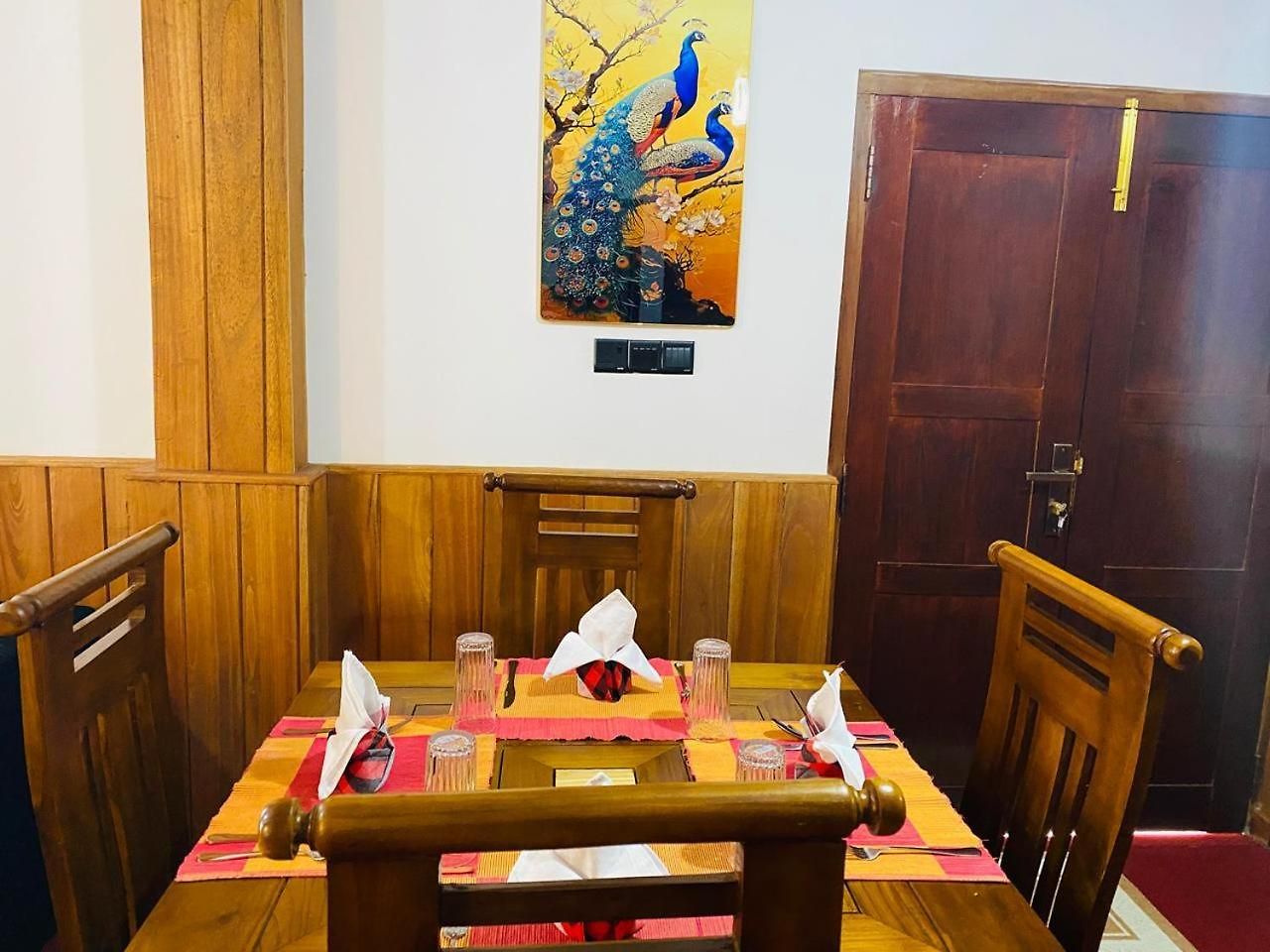 Amandhi Aura Villa Nuwara Eliya