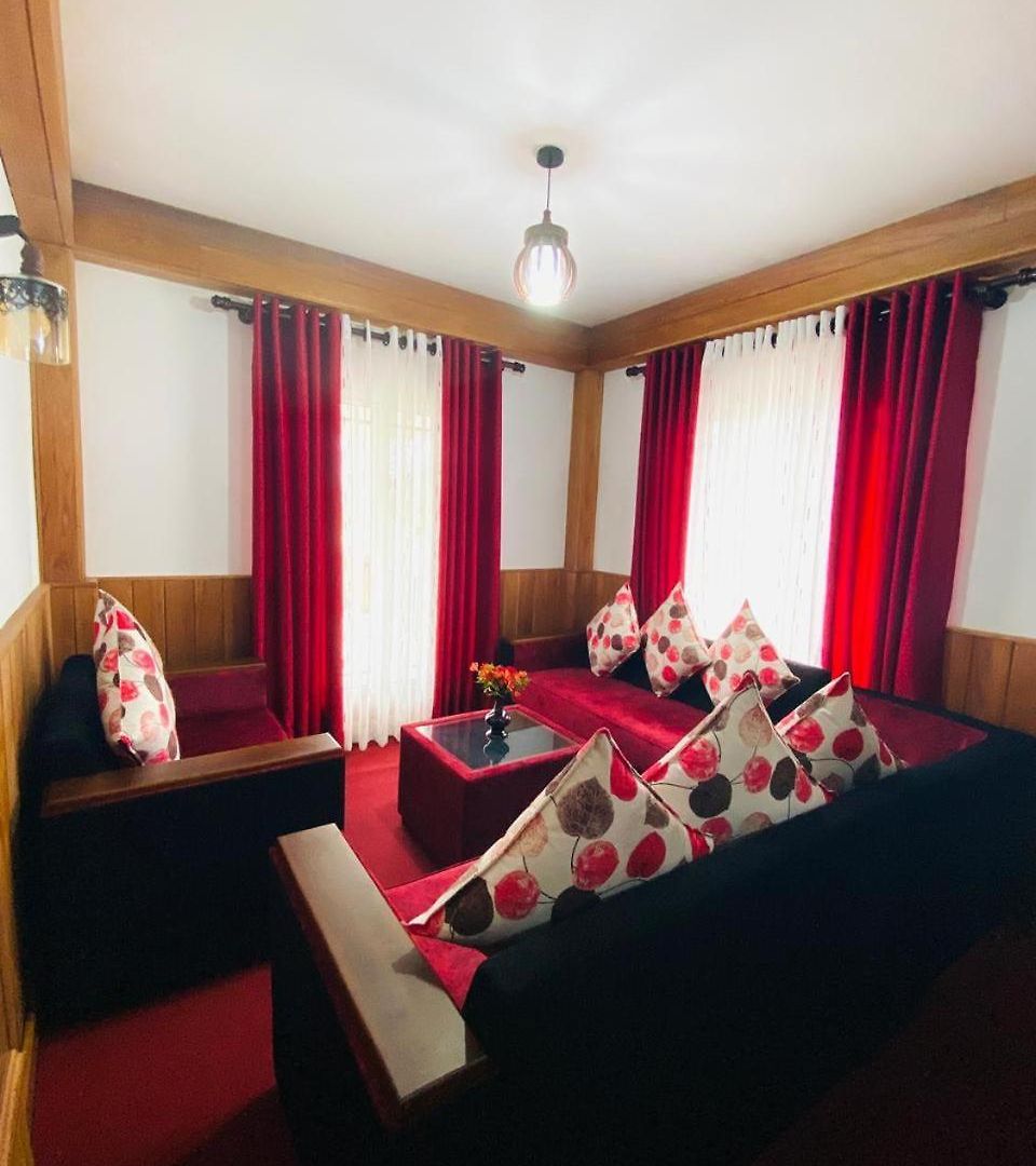 Amandhi Aura Villa *
