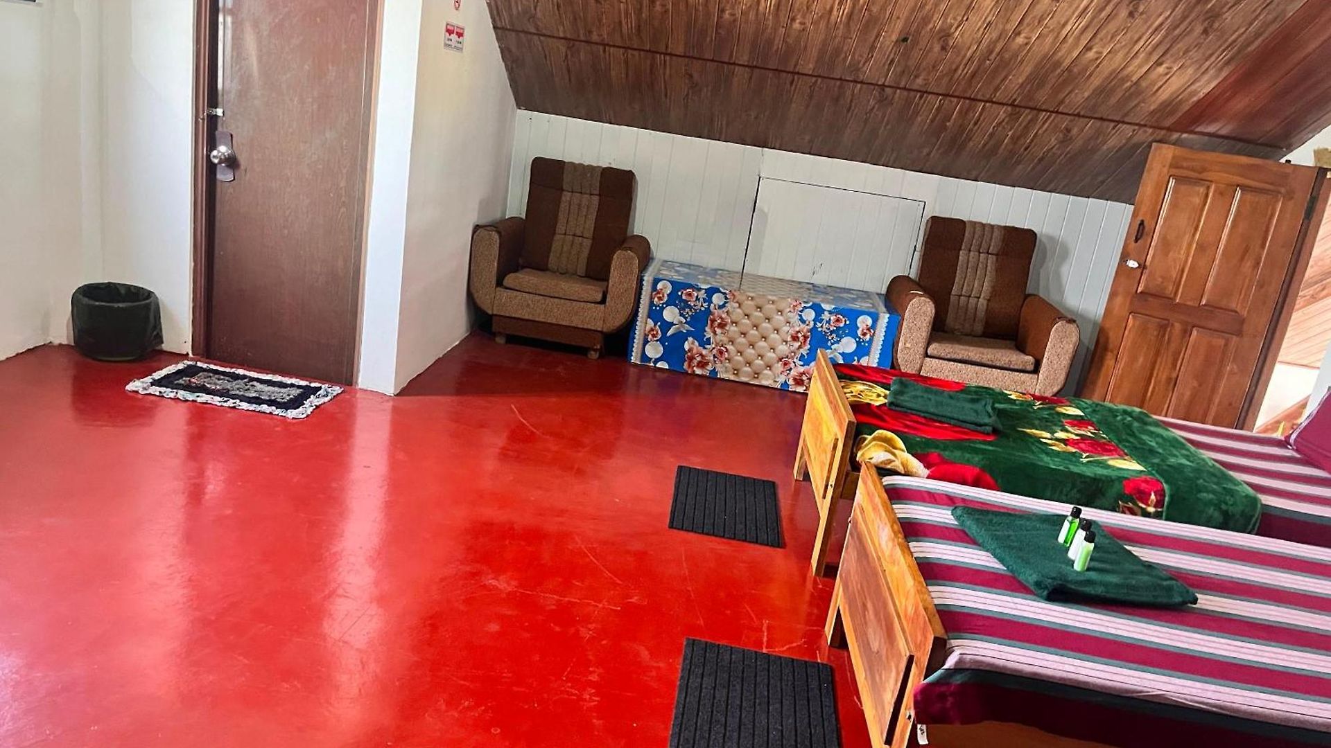 Regal Montara Hostel *