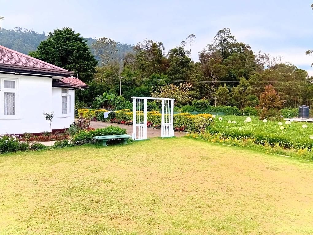 Hill Cliff Banglow Guest house *