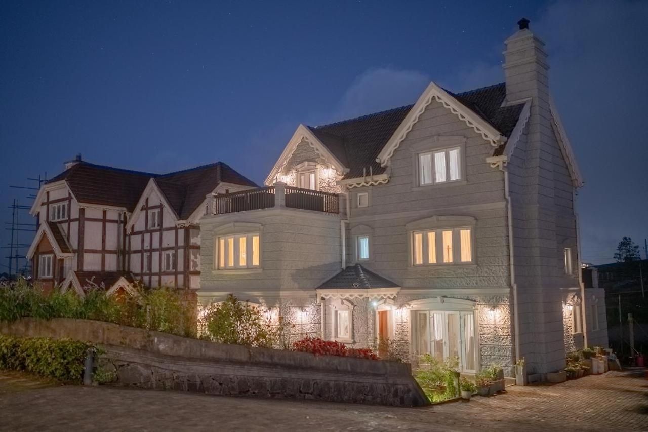 M8 Little England Villa *