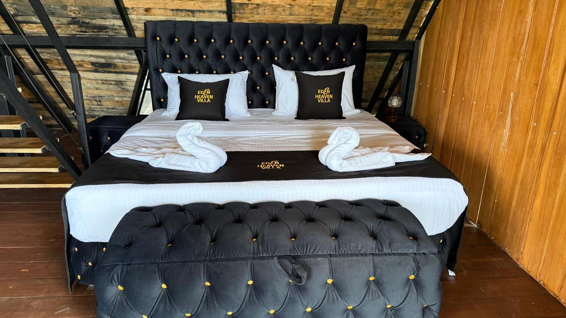Eden Heaven Bed & Breakfast *