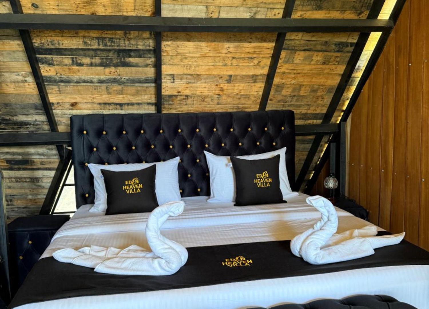 Eden Heaven Bed & Breakfast *
