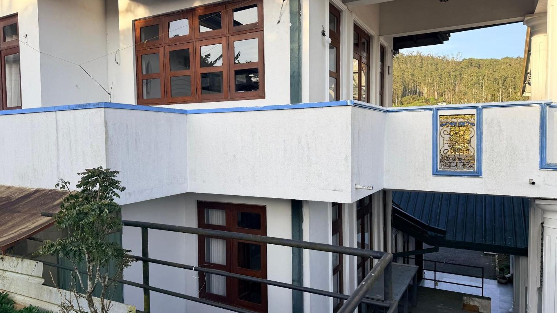 Drizzle Ridge Hotel *