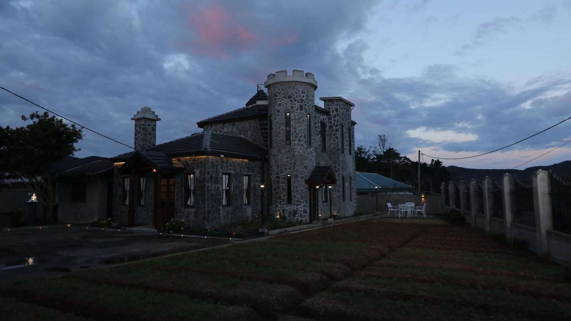 Mahaeliya Rock Castle Nuwara Eliya