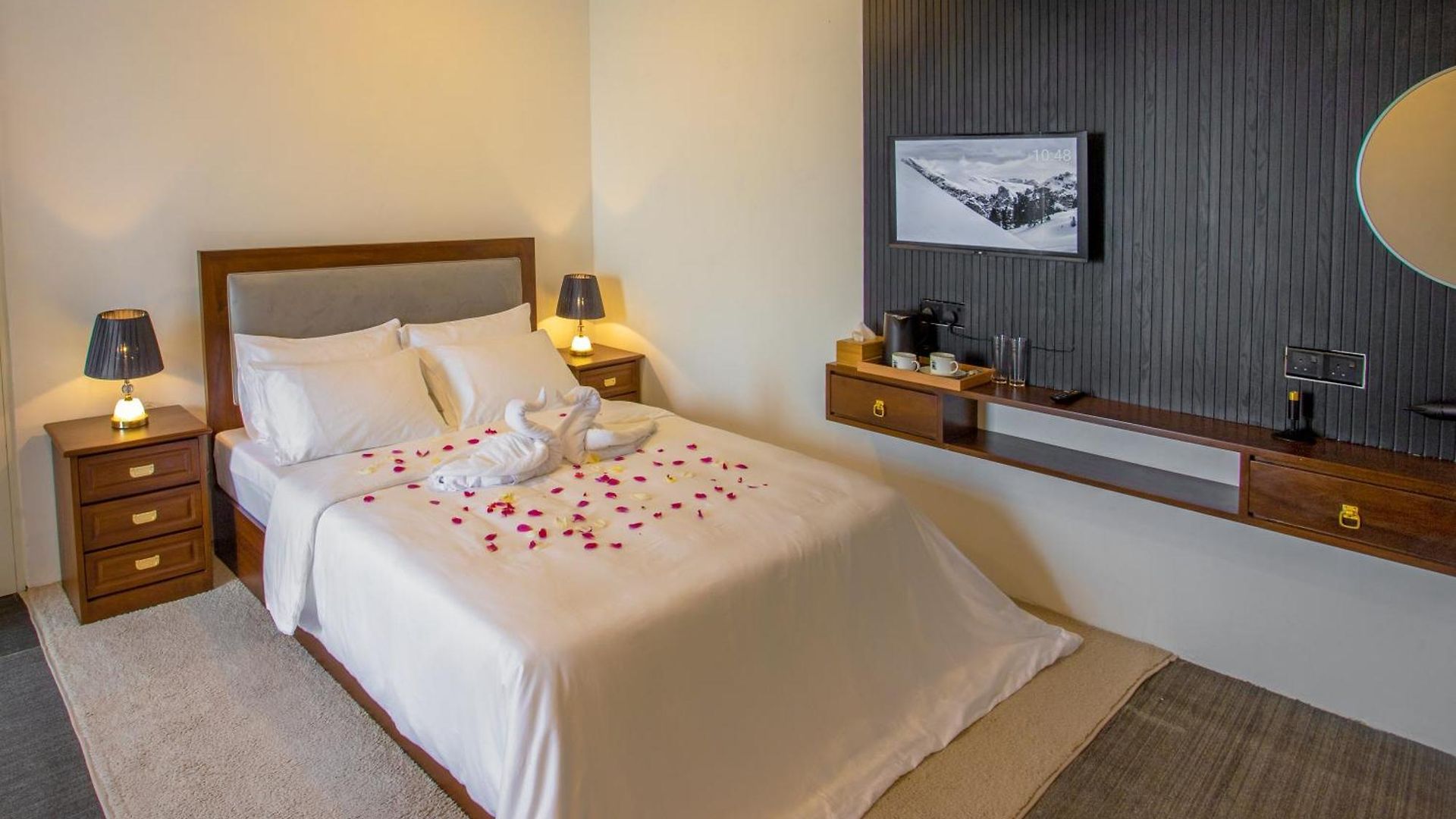 Liyons Hotel