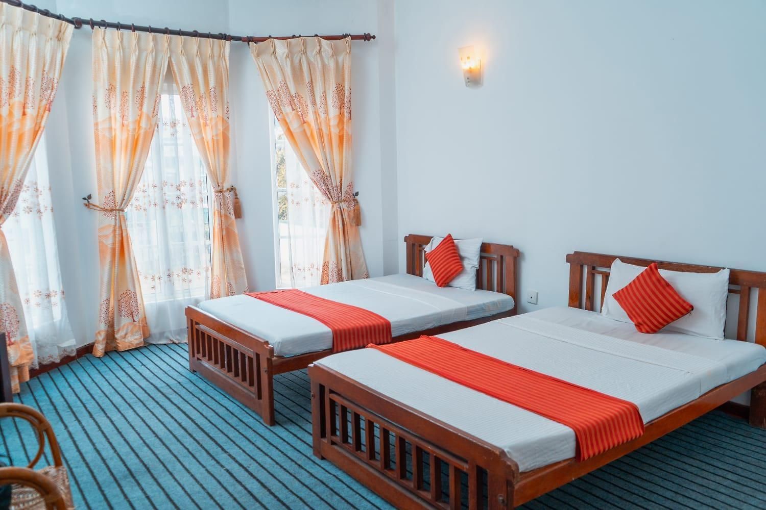 Kvs Rose Garden Hotel 3*