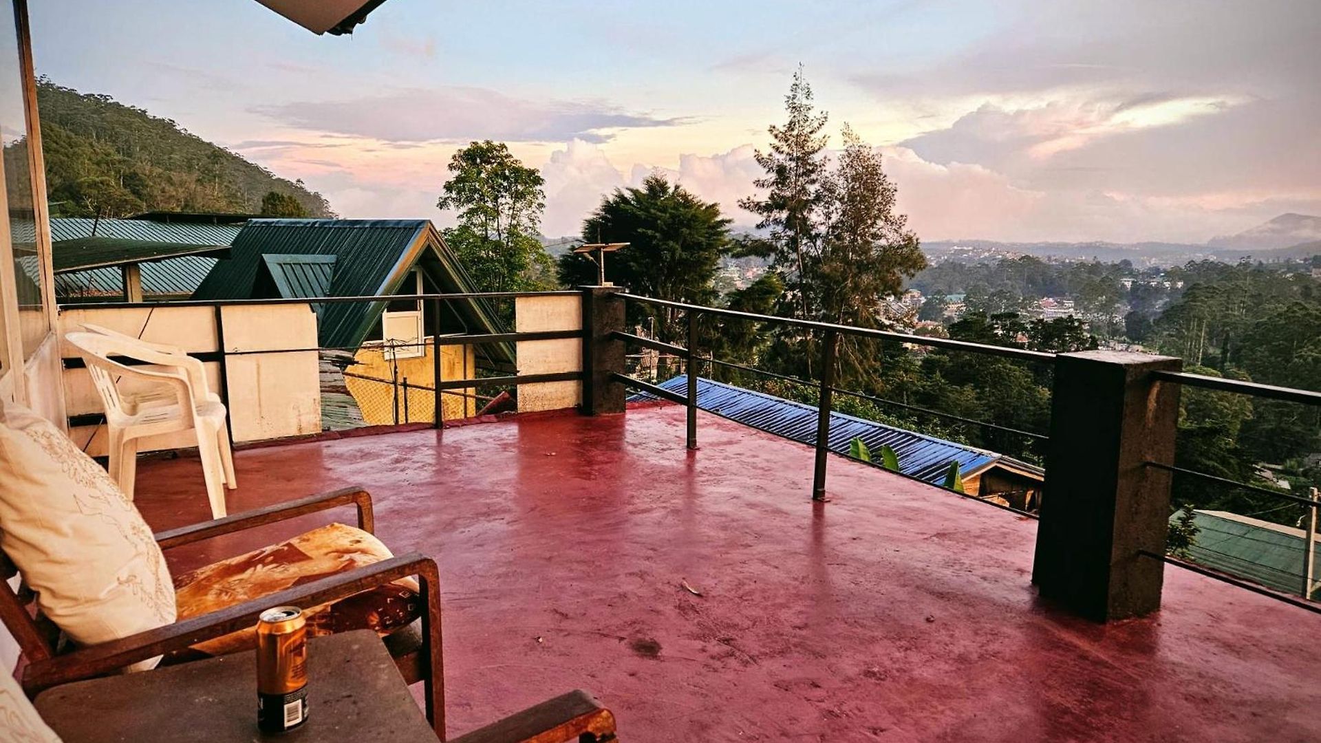 Homestay Woods Hut