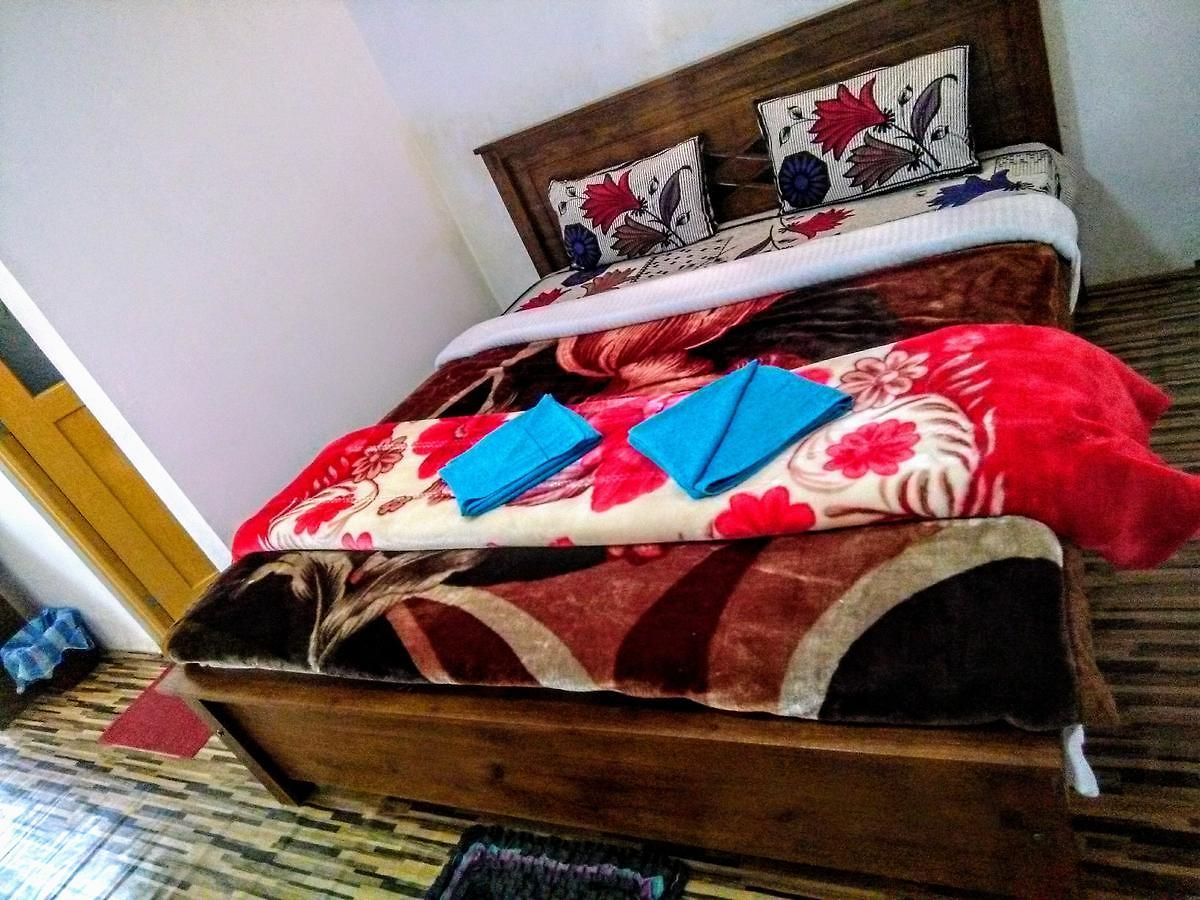 Travellers Nest Inn *