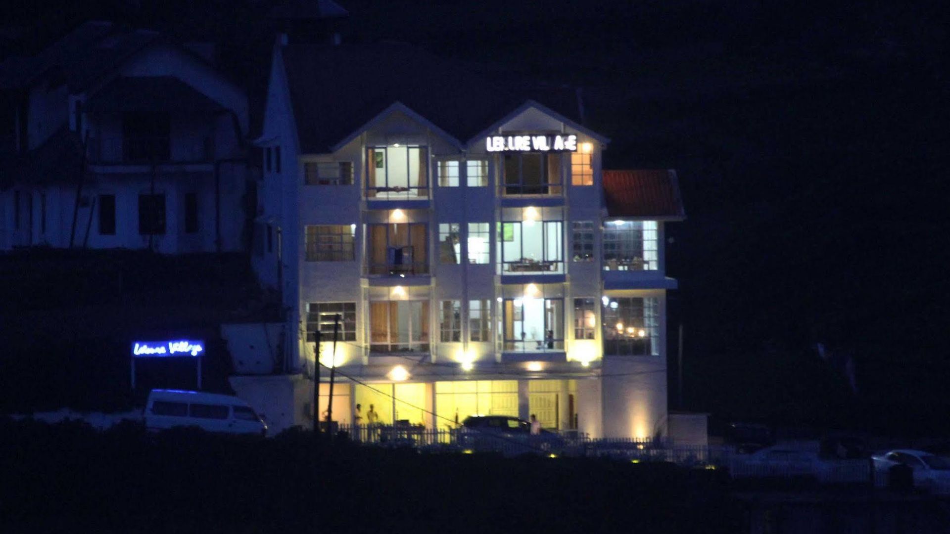 Hotel Leisure Village Nuwaraeliya 3*