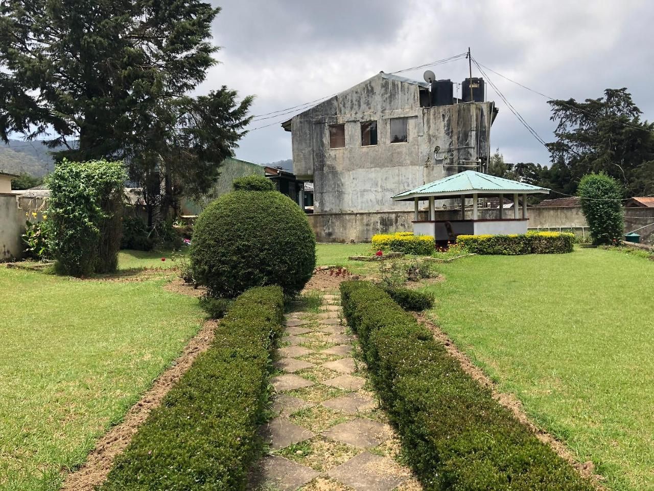 Royal Garden Hotel
