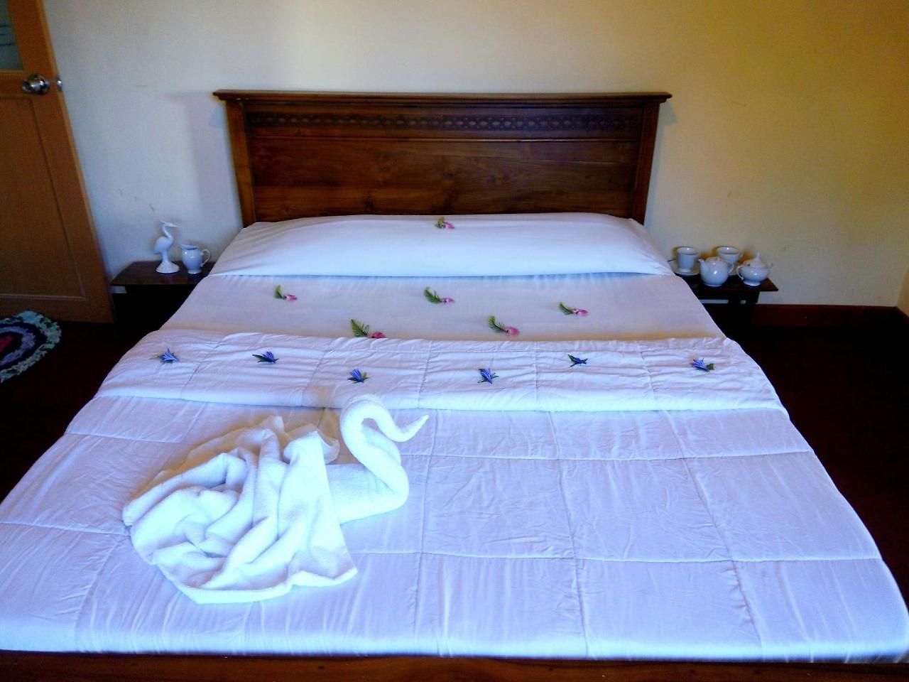 Crown - Nuwara Eliya