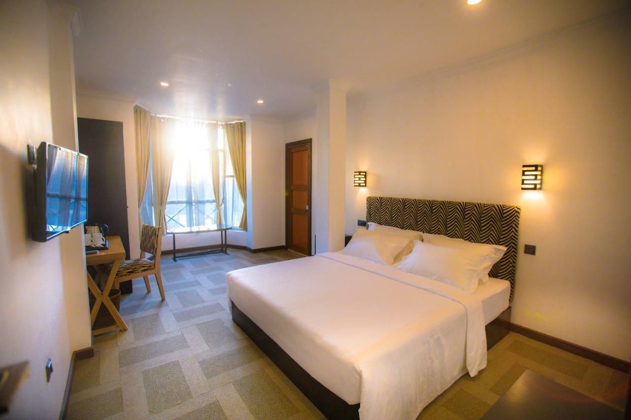 Hotel Huddle 4*