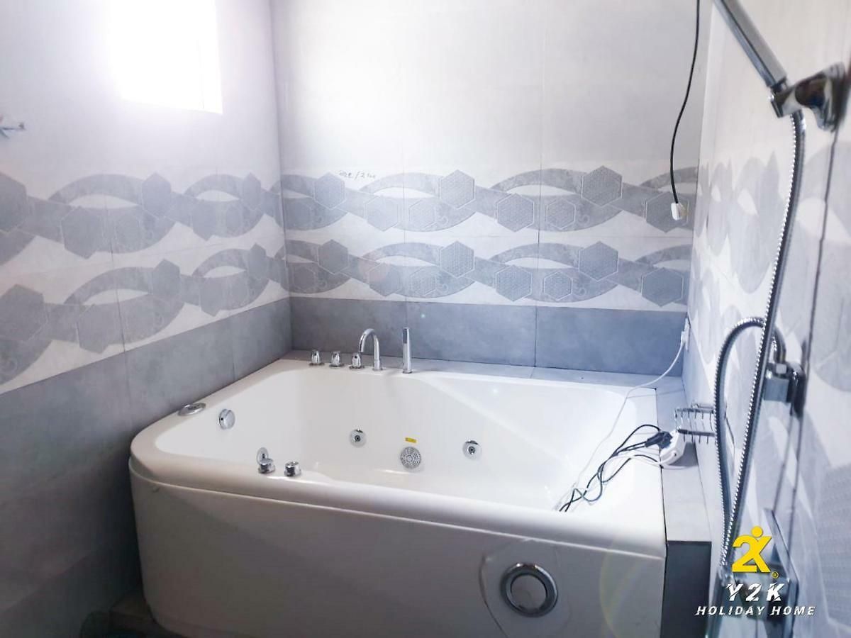 Hotel Y2k Holiday