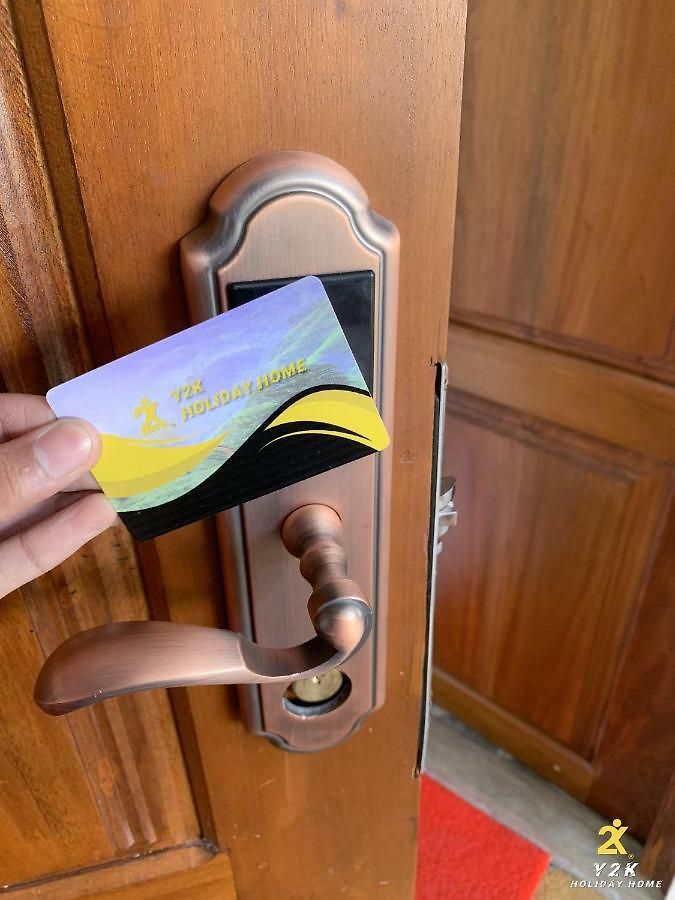 Y2k Holiday Hotel