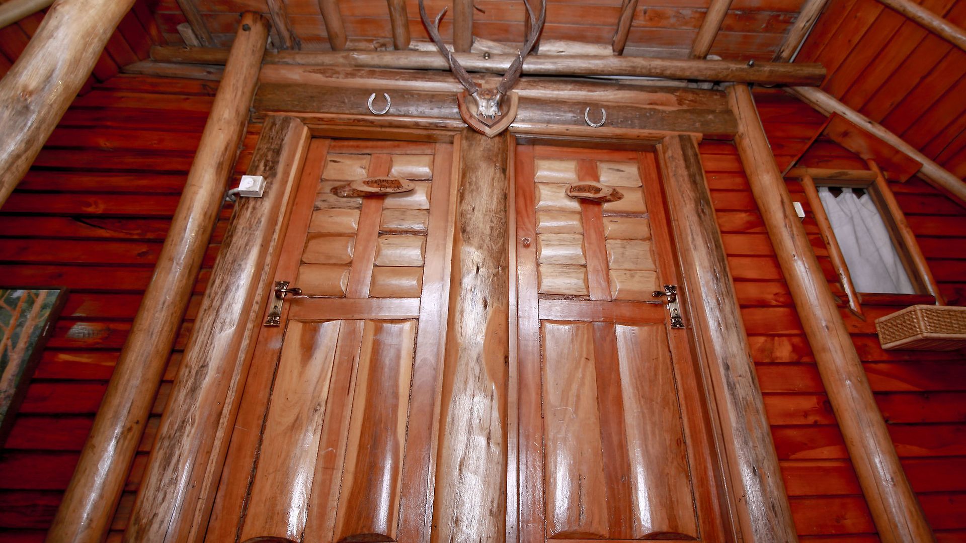 The Log Hotel 3*
