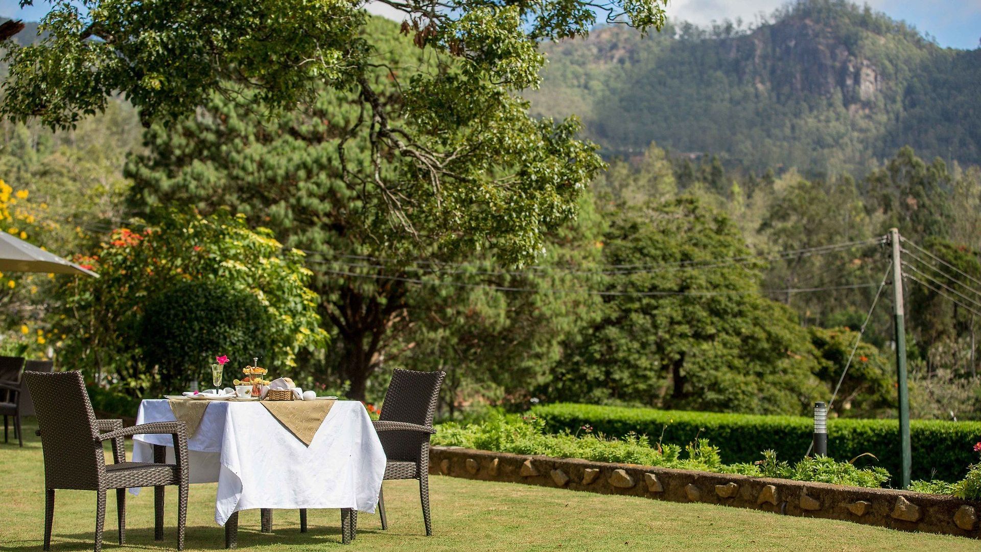 Stafford Bungalow - Exclusive Luxury Within A Private Tea Estate *