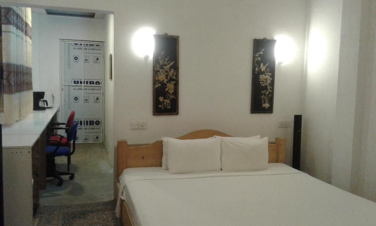 Woods Hut Homestay *
