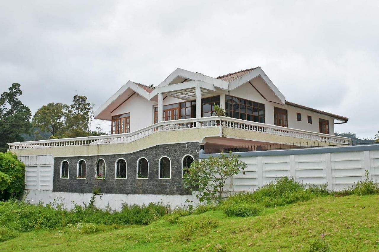 Oyo 476 Bloomfield Hotel