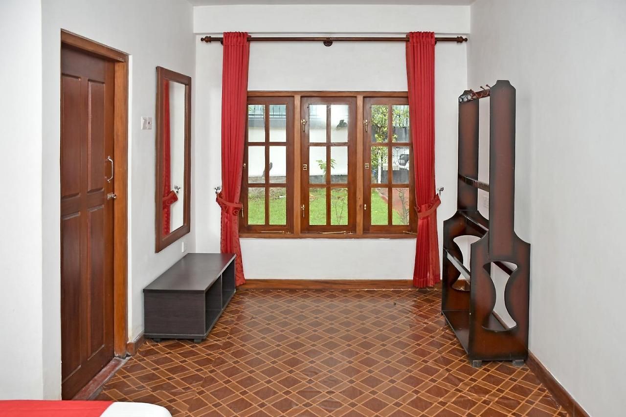 Oyo 476 Bloomfield Hotel