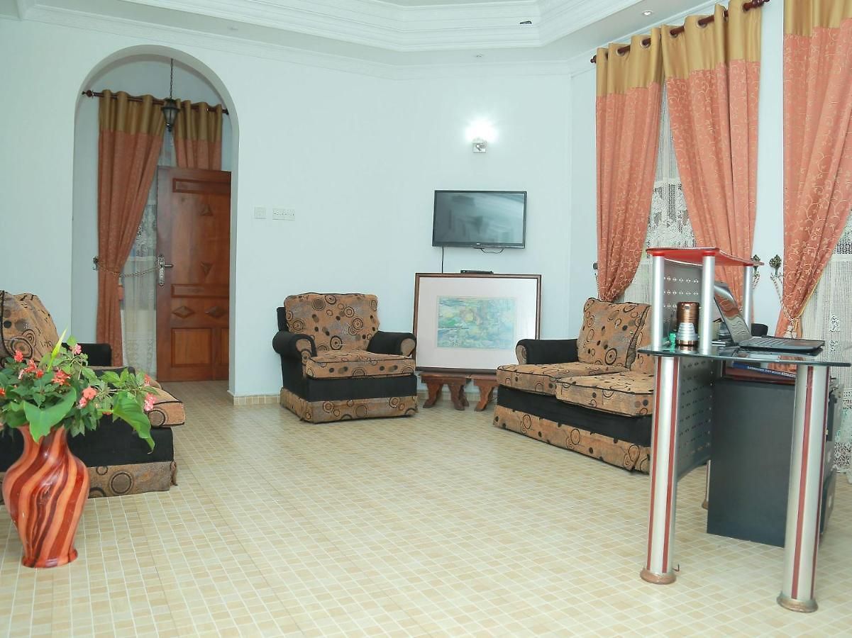 Hotel Oyo 247 Olive Park 3*