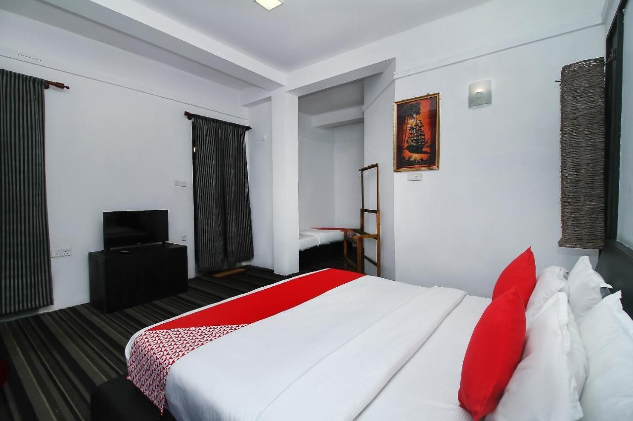 Oyo 523 Royal 3*