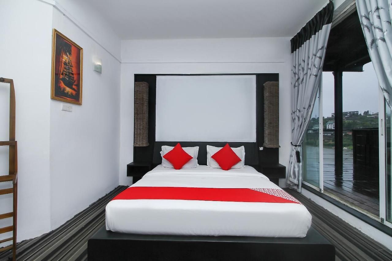 Oyo 523 Royal 3*