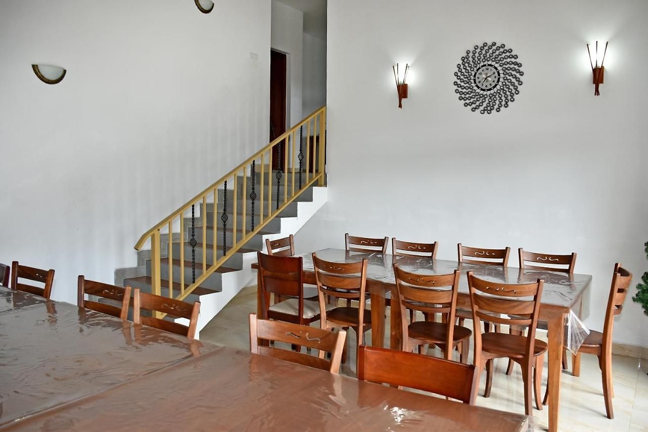 Oyo 537 Royal Bungalow 3*