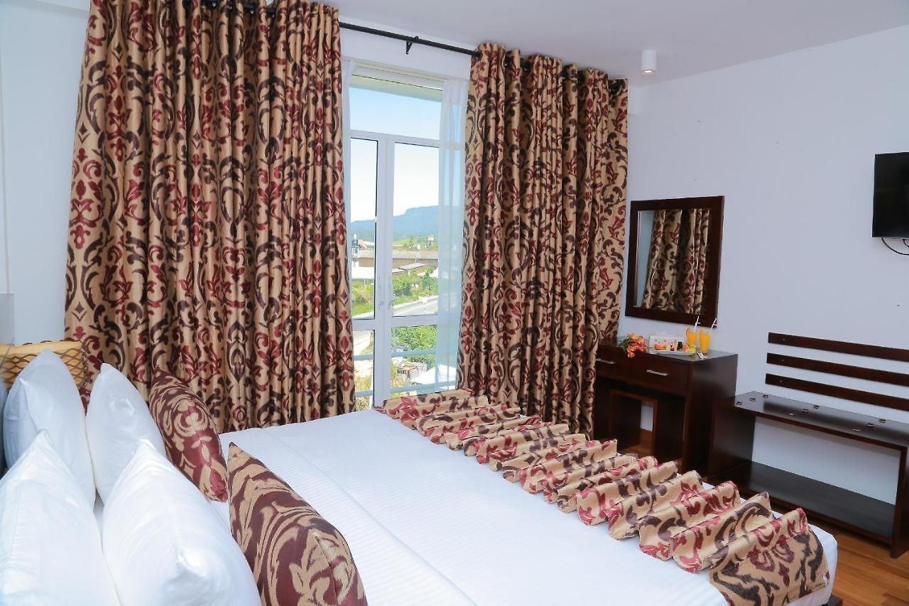 Blue Meadows Nuwaraeliya Hotel 3*
