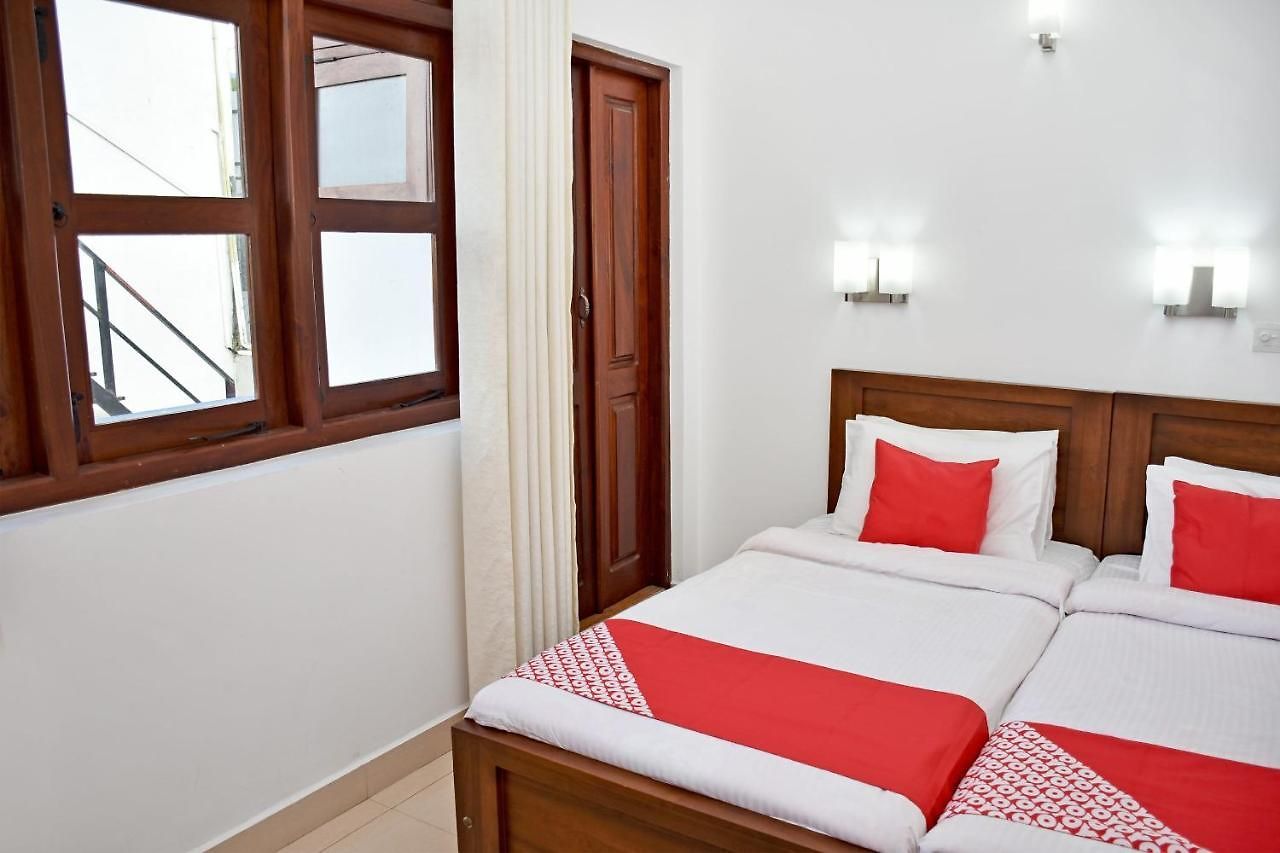 Oyo 537 Royal Bungalow Hotel