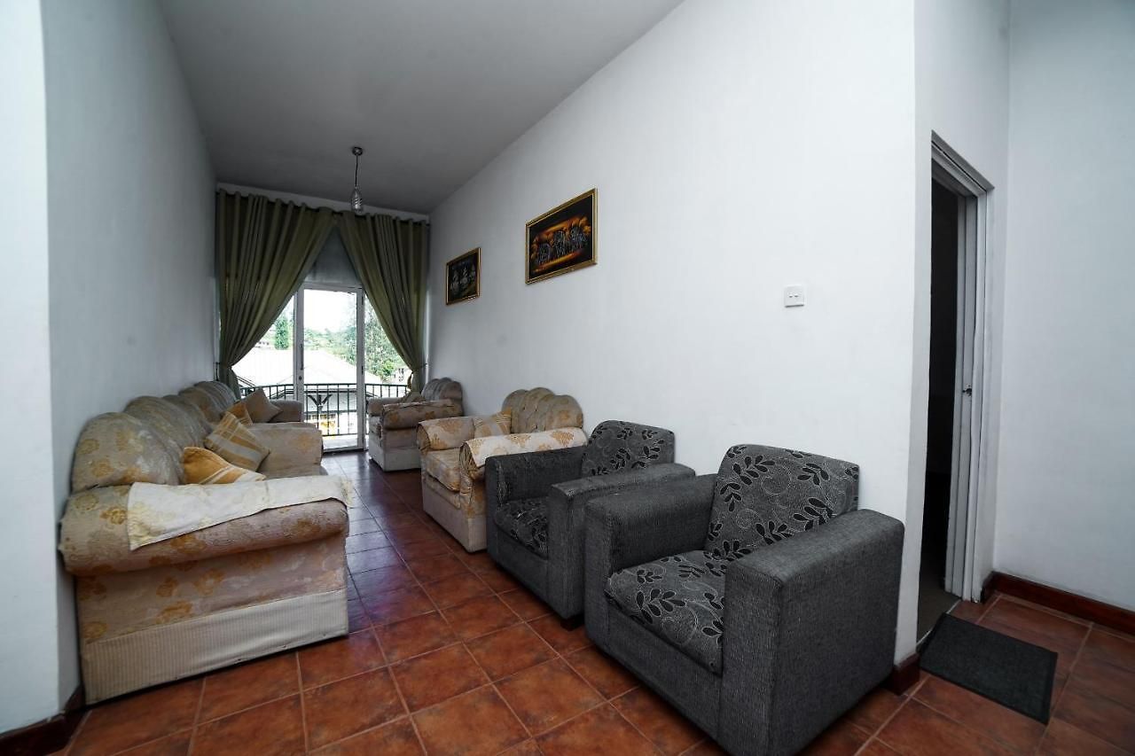Oyo 586 Rose Garden 3*