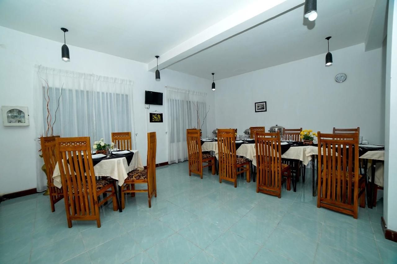 Oyo 586 Rose Garden 3*